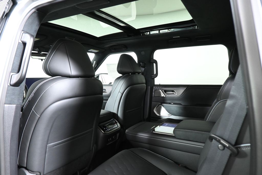 Thumbnail: 2026 INFINITI QX80 - 28