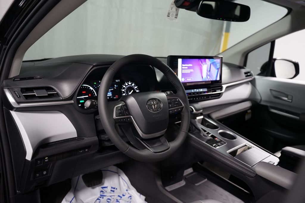 Thumbnail: 2025 Toyota Sienna - 11