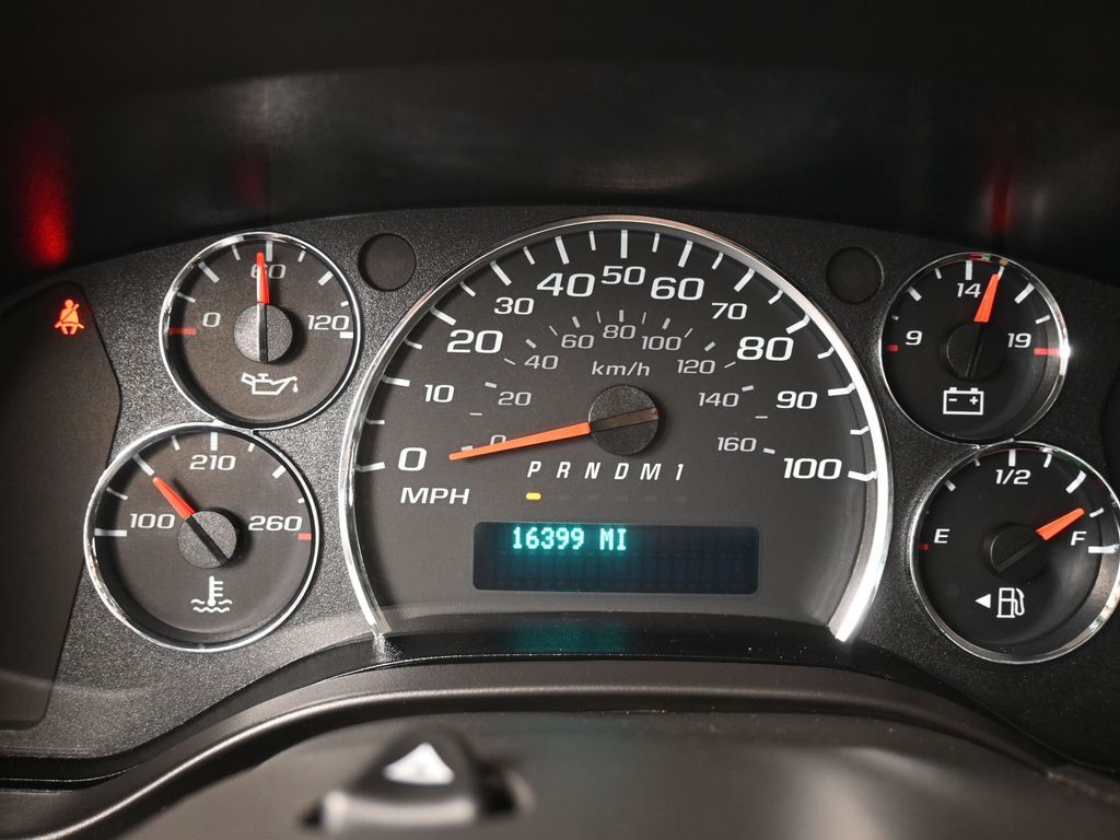 Used 2024 Summit White Chevrolet Work Van image 27