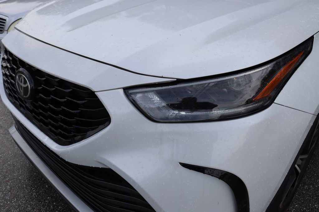 Thumbnail: 2022 Toyota Highlander - 3
