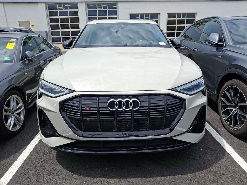 2022 Audi e-tron S Prestige 2