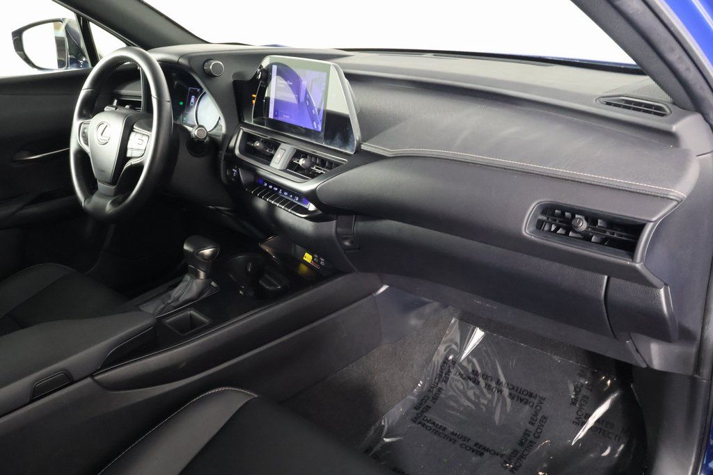 Thumbnail: 2023 Lexus UX - 9