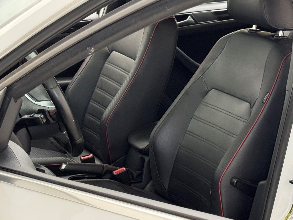 Thumbnail: 2014 Volkswagen Jetta - 25