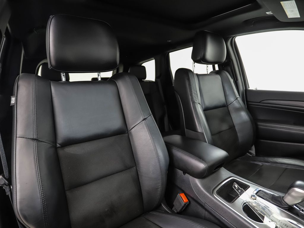 Thumbnail: 2020 Jeep Grand Cherokee - 32