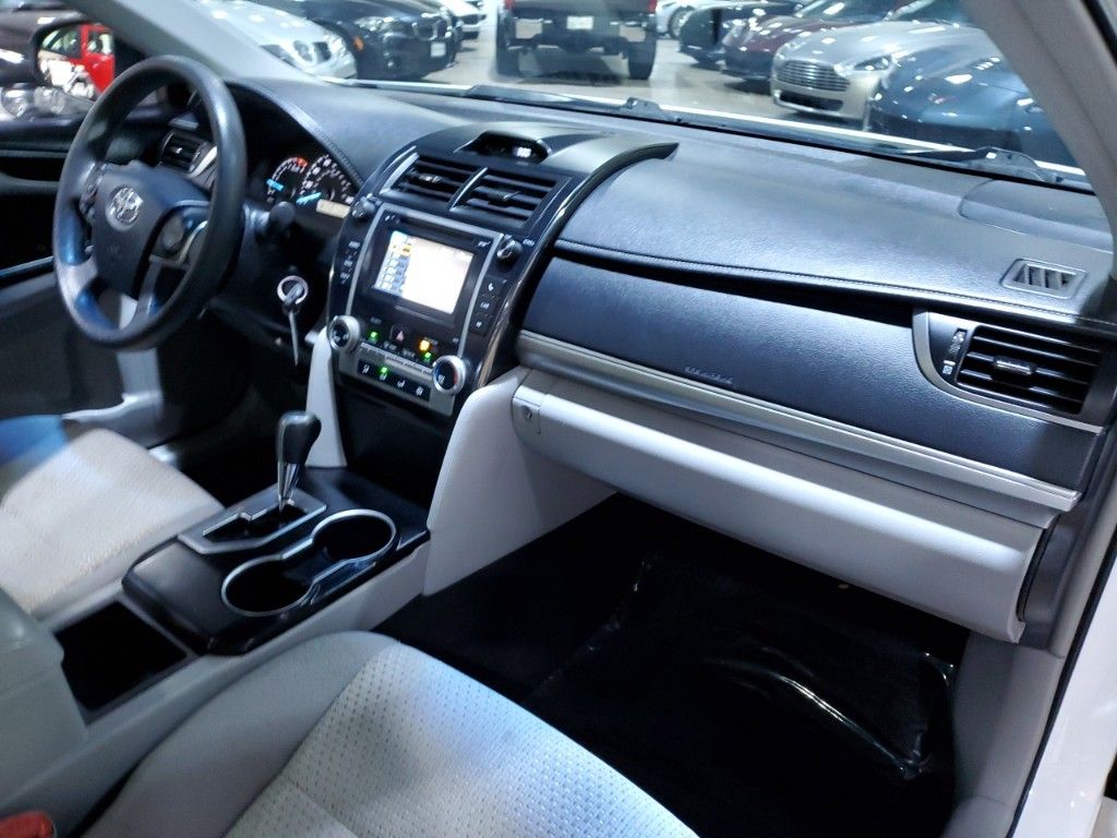 2013 Toyota Camry L 16