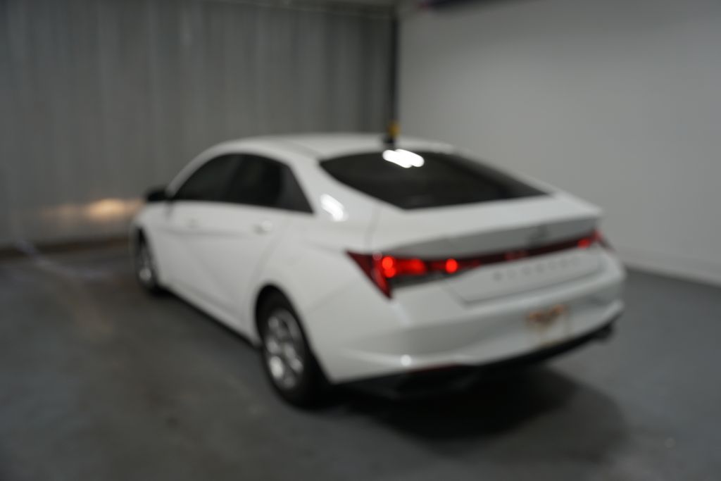 2022 Hyundai Elantra SE 4