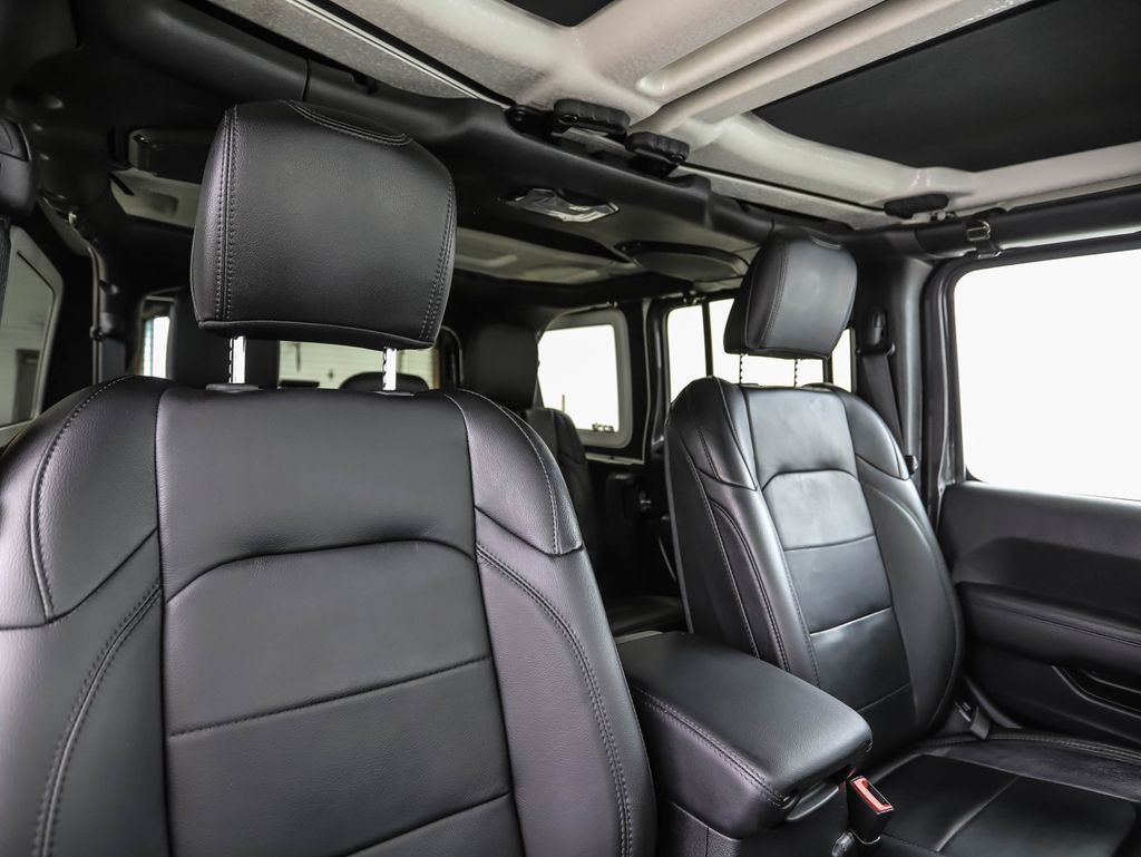 Thumbnail: 2020 Jeep Wrangler - 31