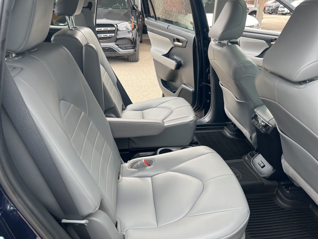 2021 Toyota Highlander XLE photo