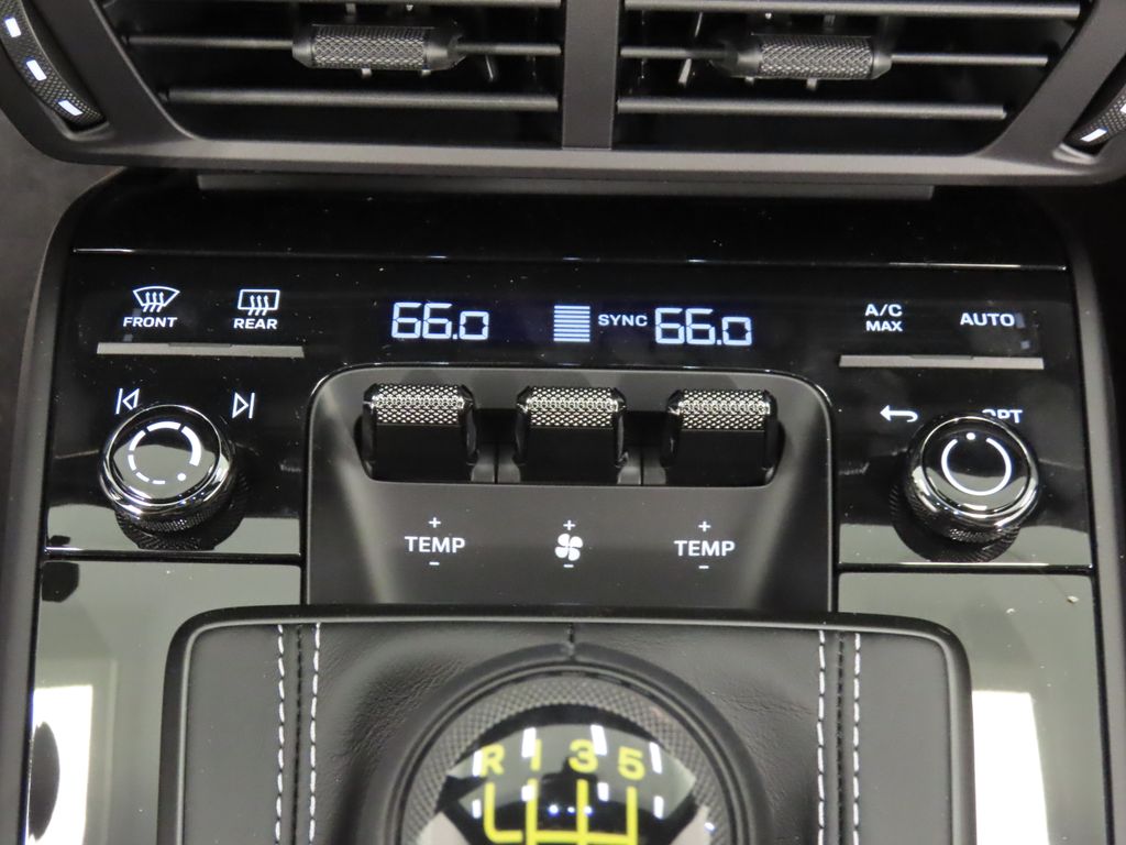 Thumbnail: 2026 Porsche 911 - 27