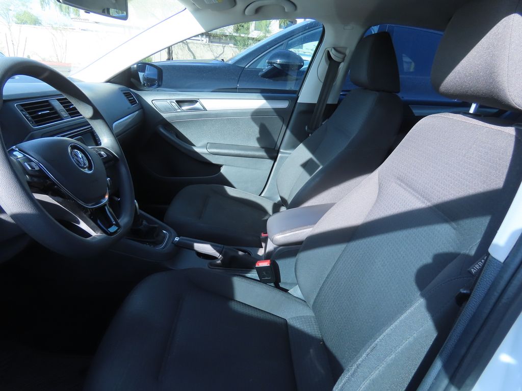 Thumbnail: 2016 Volkswagen Jetta - 10