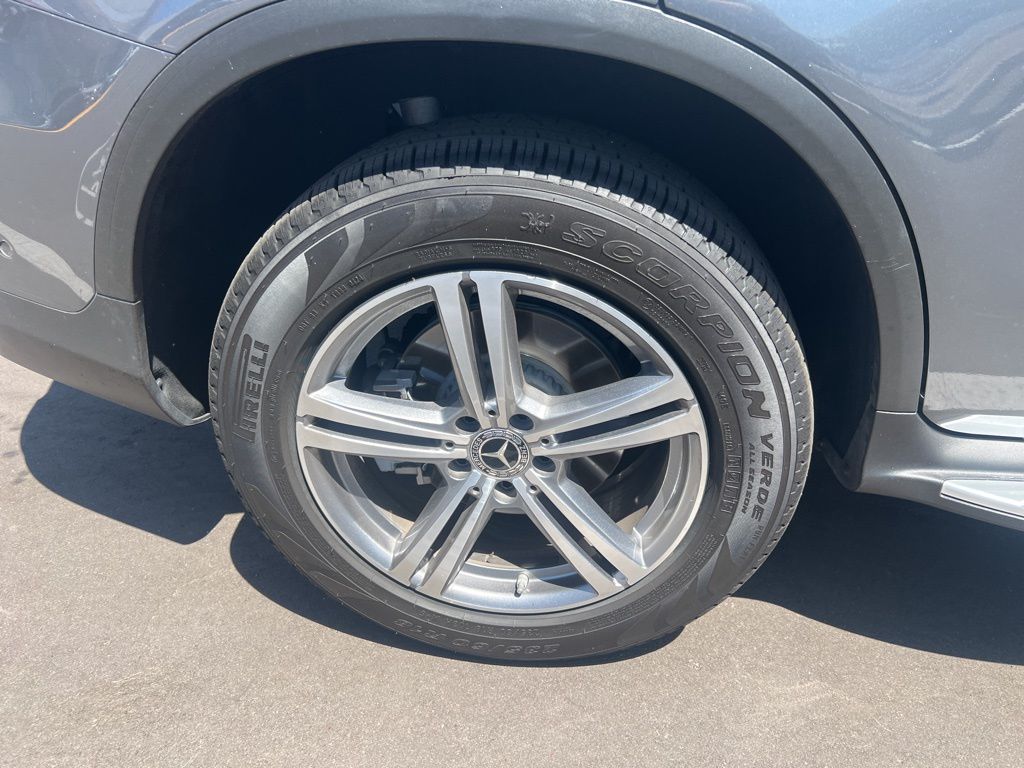 2022 Mercedes-Benz GLC 300 7