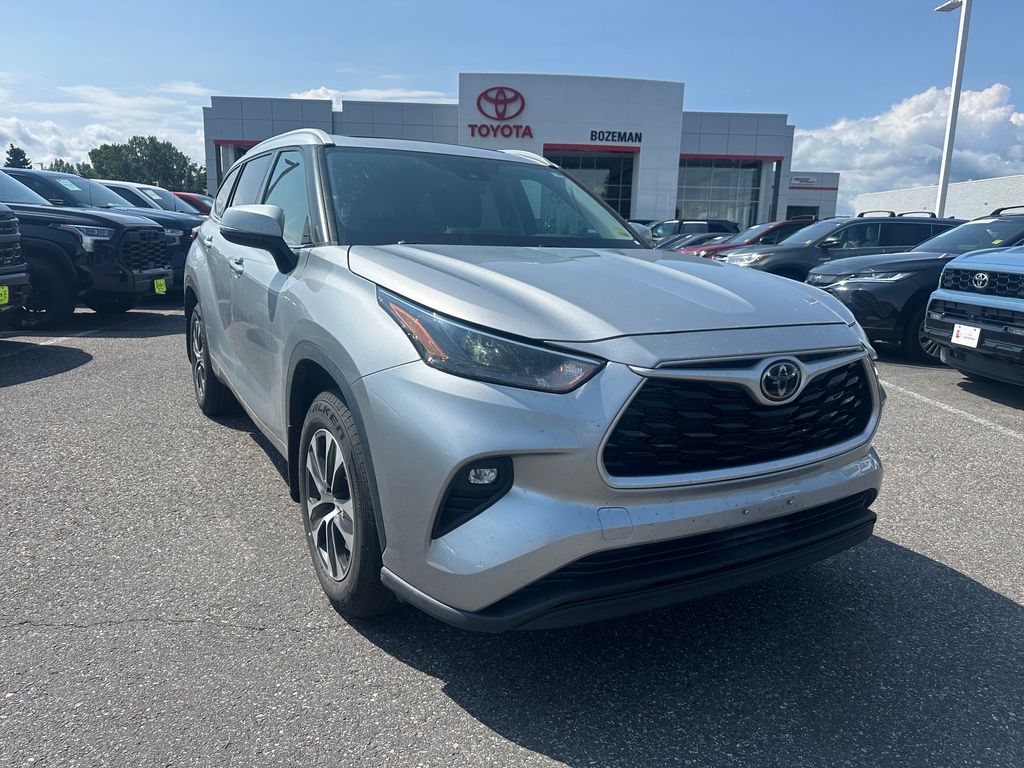 2022 Toyota Highlander XLE 4x4 V6's photo