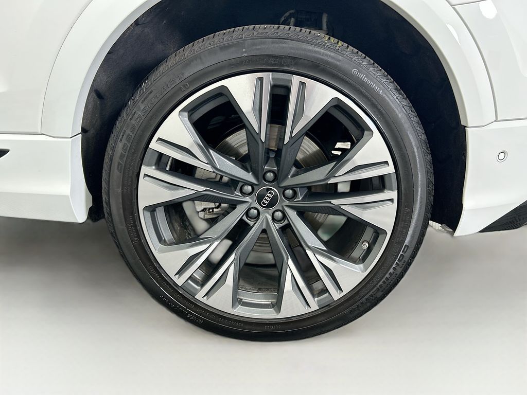 Thumbnail: 2025 Audi Q8 - 30