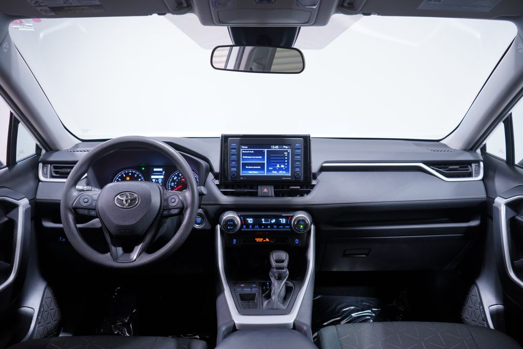 2021 Toyota RAV4 XLE 9