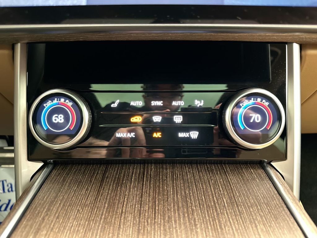 2023 Land Rover Range Rover SE 23