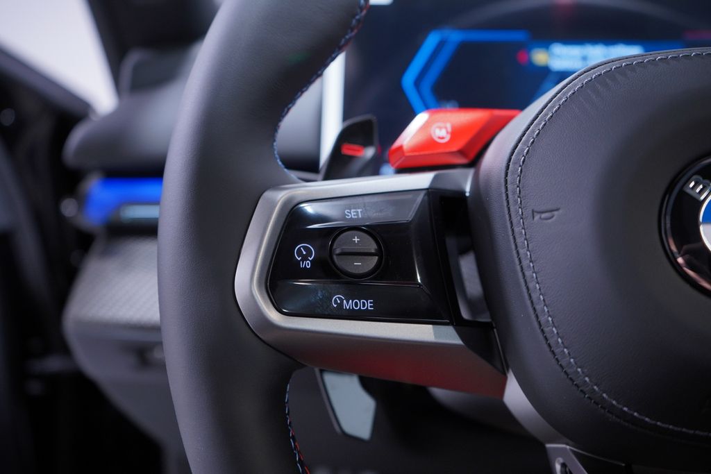 Thumbnail: 2026 BMW M5 - 21