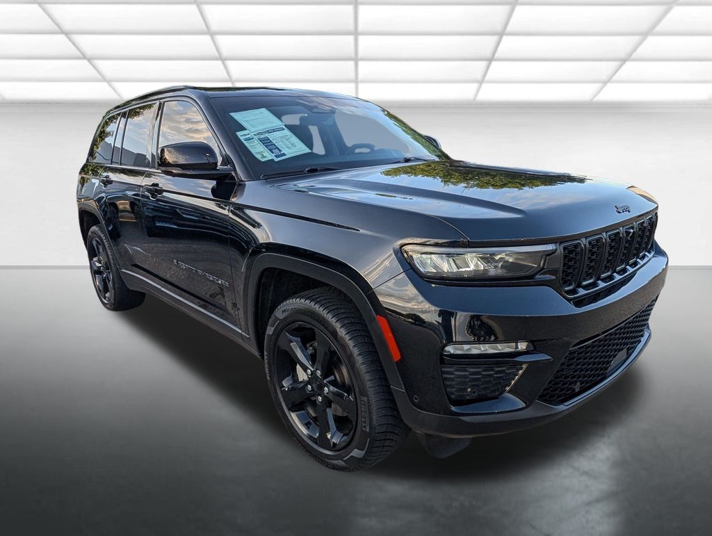 Diamond Black Crystal Pearlcoat 2023 Jeep Grand Cherokee SUV / Crossover Four-Wheel Drive 8-Speed Automatic