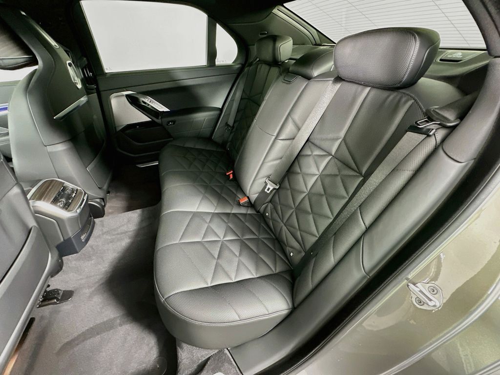 Thumbnail: 2025 BMW 7 Series - 24