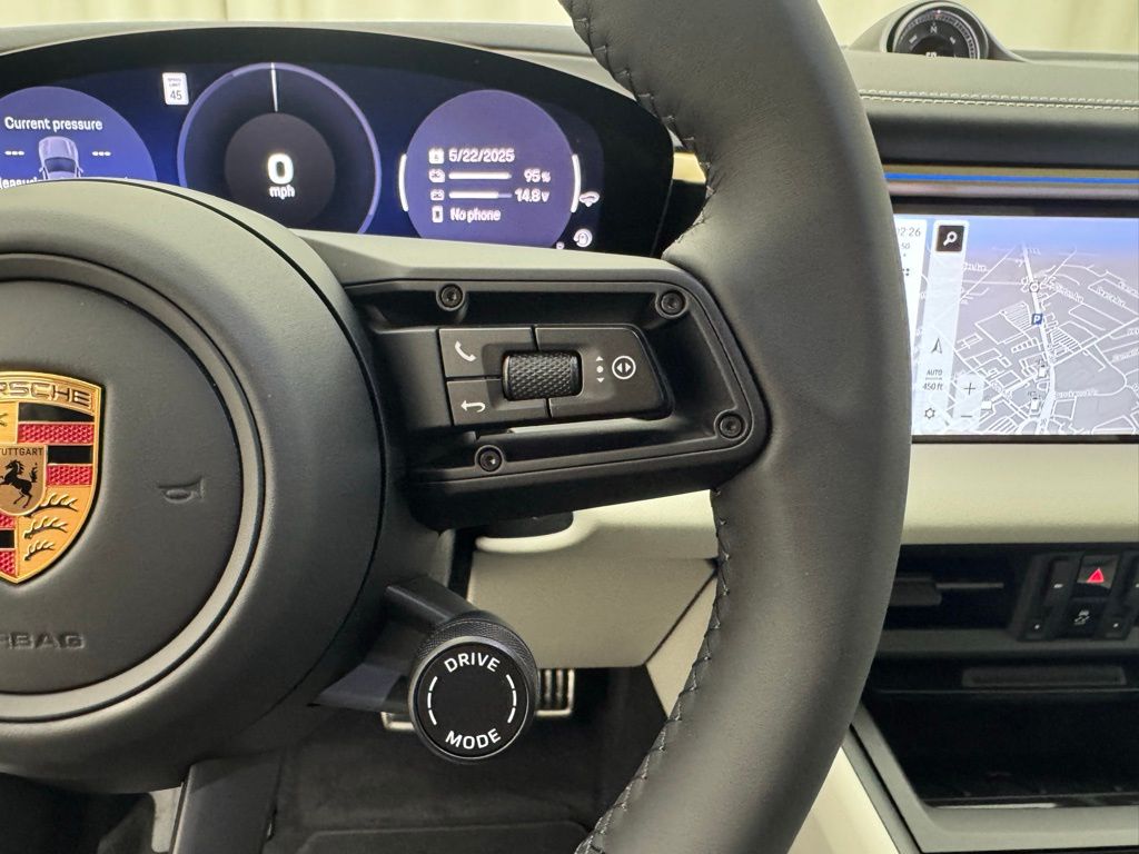 Thumbnail: 2025 Porsche Macan - 32