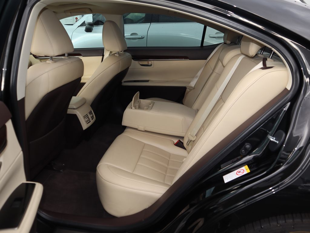 Thumbnail: 2016 Lexus ES - 8