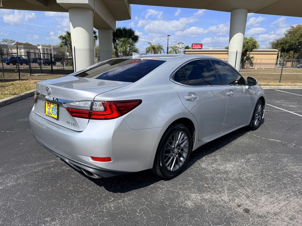 Thumbnail: 2018 Lexus ES - 3