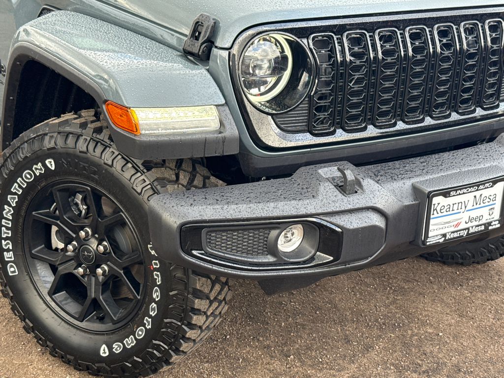 View vehicle photo 6