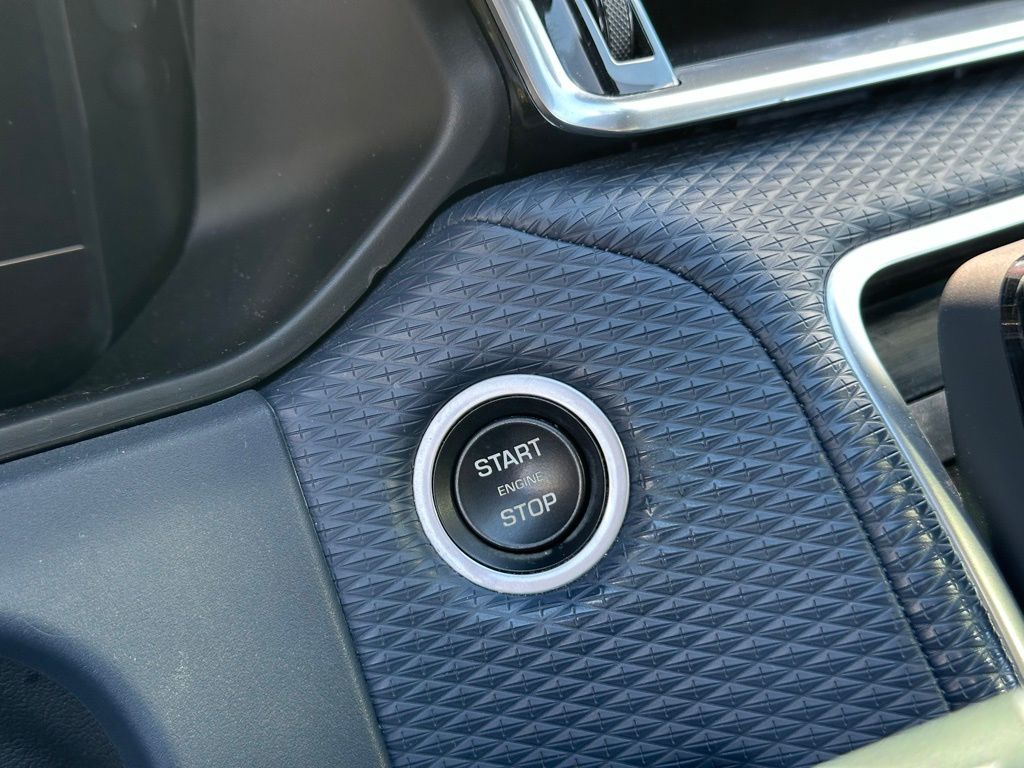 Thumbnail: 2019 Land Rover Range Rover Velar - 28