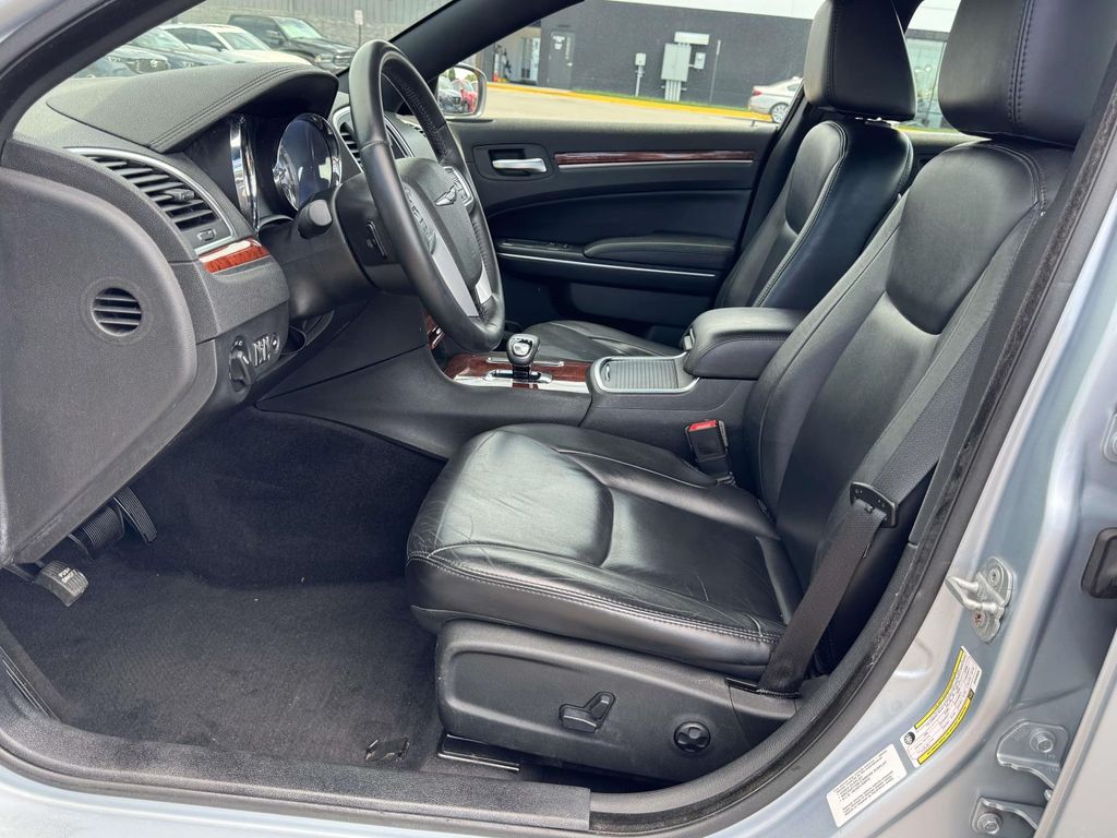2013 Chrysler 300 Base - Photo 14