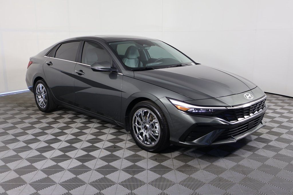 Thumbnail: 2024 Hyundai Elantra - 3