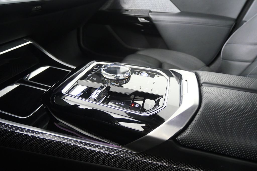 Thumbnail: 2023 BMW 7 Series - 29