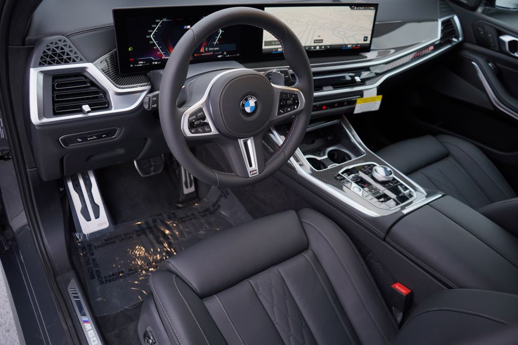 2025 BMW X7 M60i 12