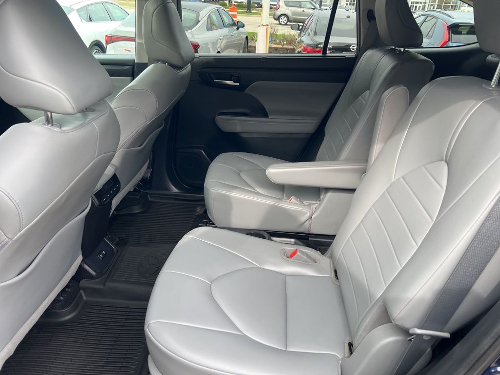 2021 Toyota Highlander XLE photo