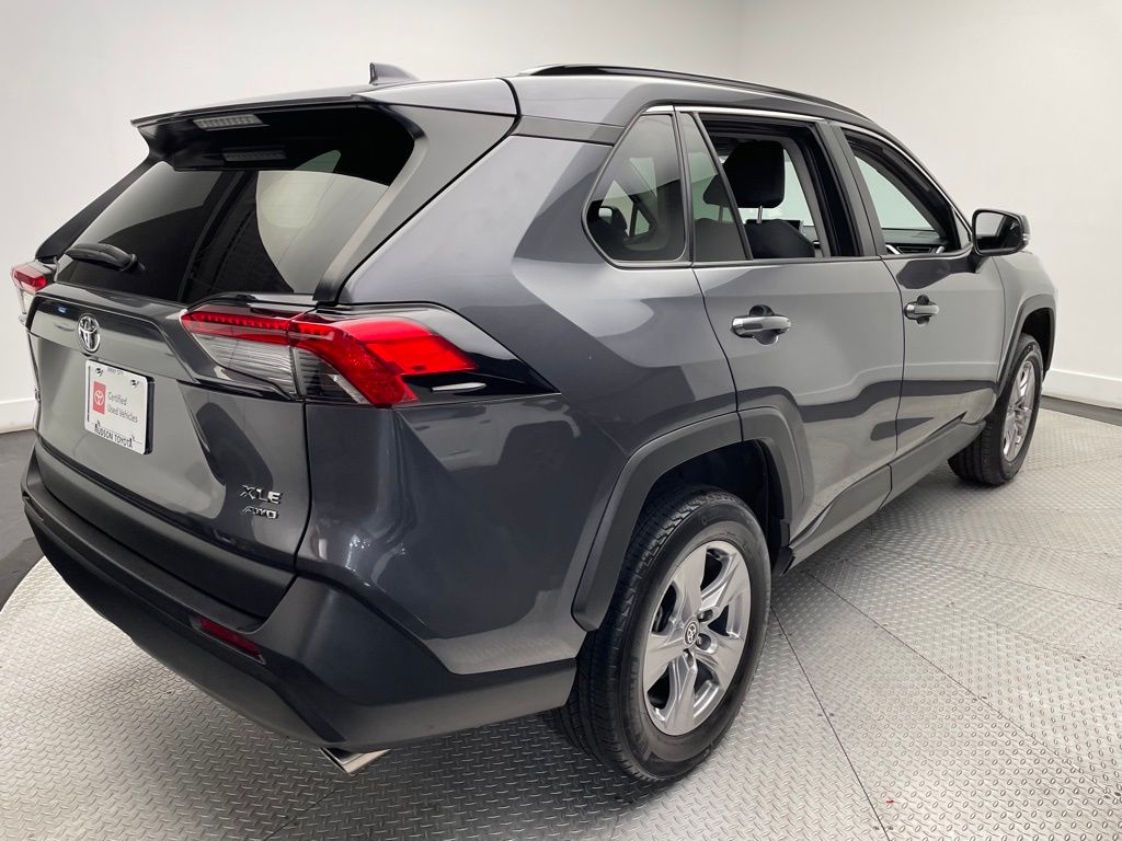 2023 Toyota RAV4 XLE 5