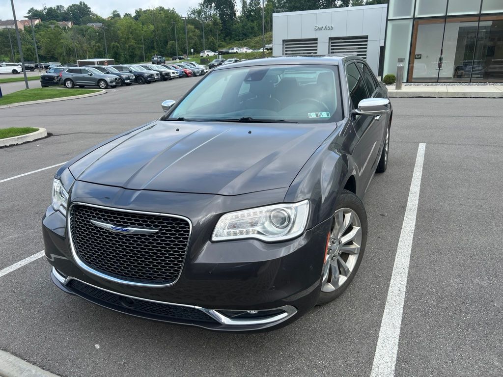 Used 2018 Gray Chrysler Limited image 2