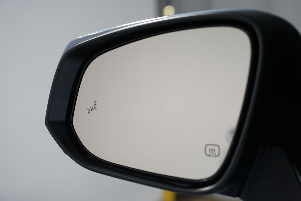 Thumbnail: 2022 Toyota Highlander - 25