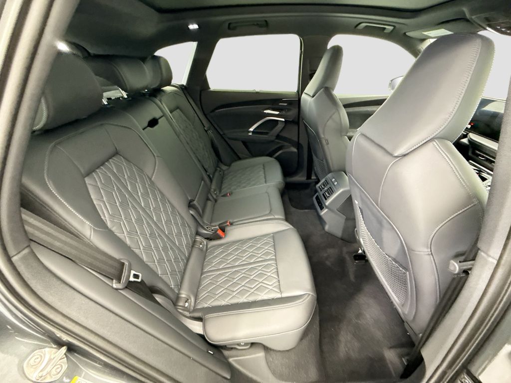 Thumbnail: 2026 Audi SQ5 - 21