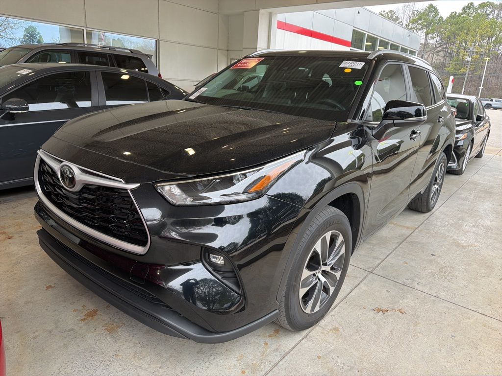 2024 Toyota Highlander XLE FWD