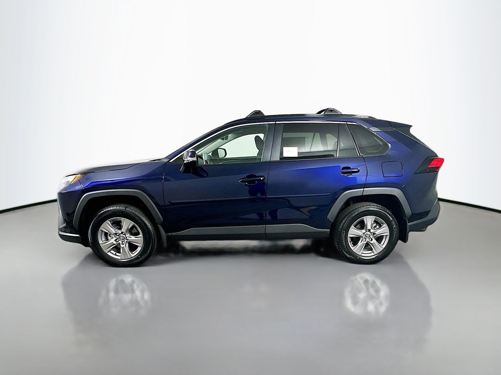 2025 Toyota RAV4 XLE 8