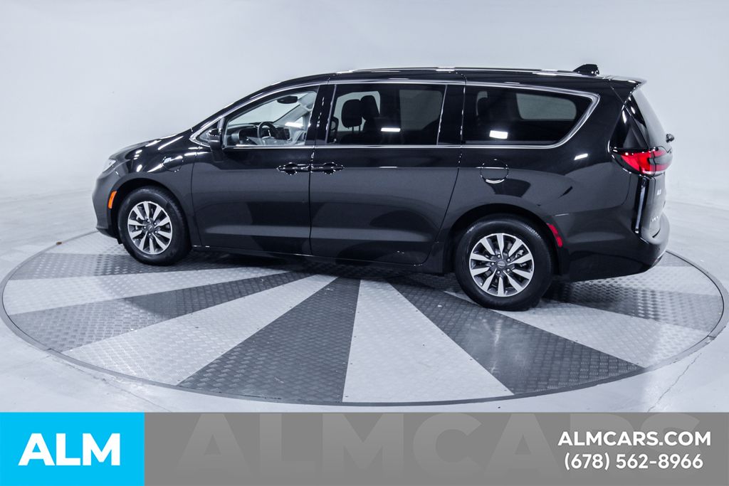 Used 2023 Black Chrysler Touring L image 5