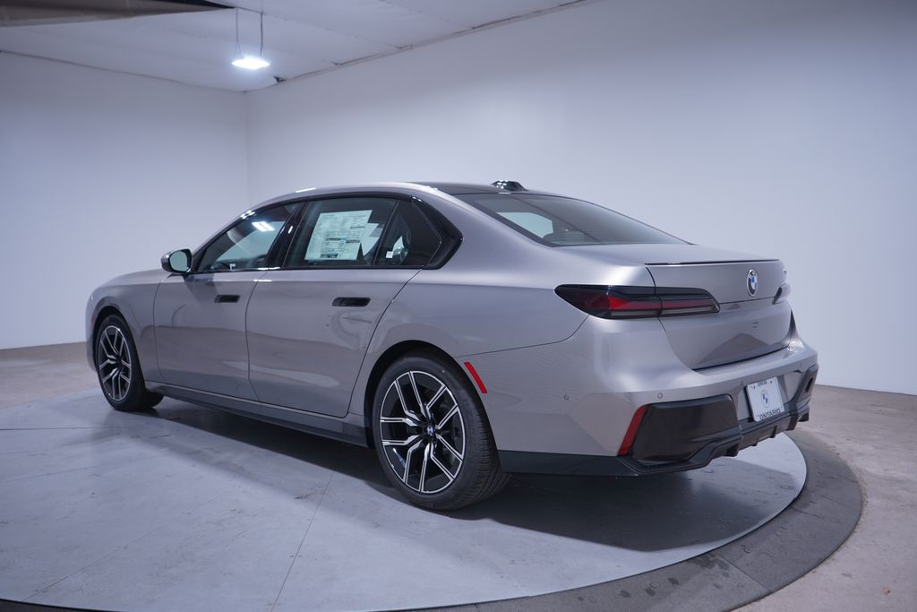 Thumbnail: 2026 BMW 7 Series - 3