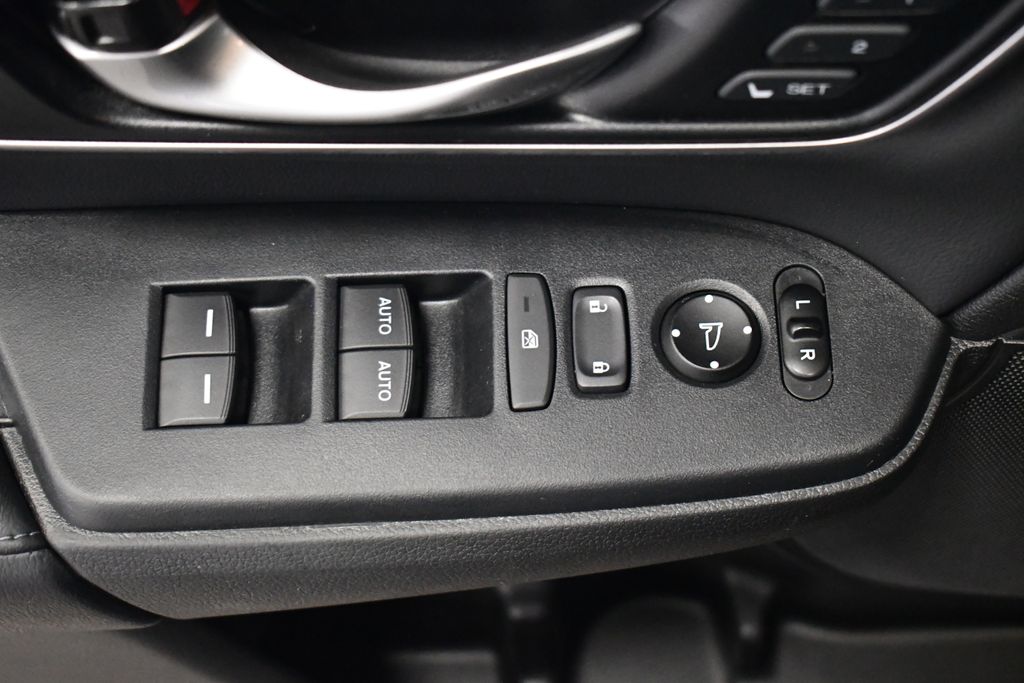 Thumbnail: 2018 Honda CR-V - 17