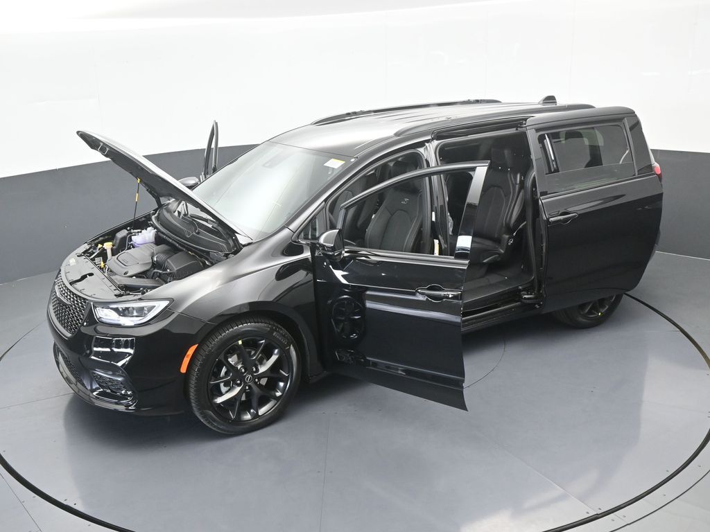 New 2026 Diamond Black Crystal Pearlcoat Chrysler Select image 67