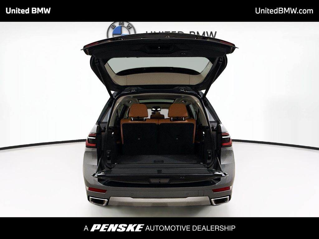 Thumbnail: 2025 BMW X7 - 15