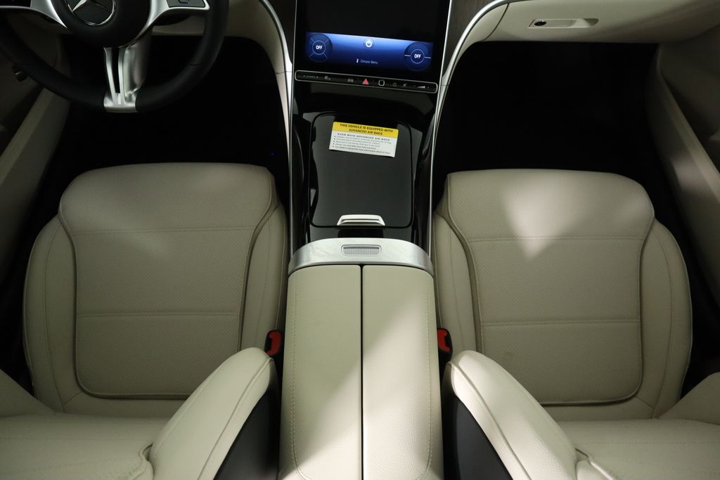 Thumbnail: 2025 Mercedes-Benz C-Class - 16