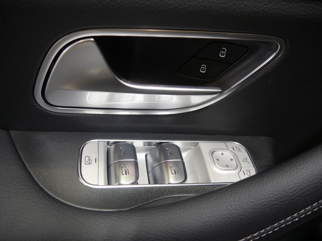 Thumbnail: 2026 Mercedes-Benz GLE - 18