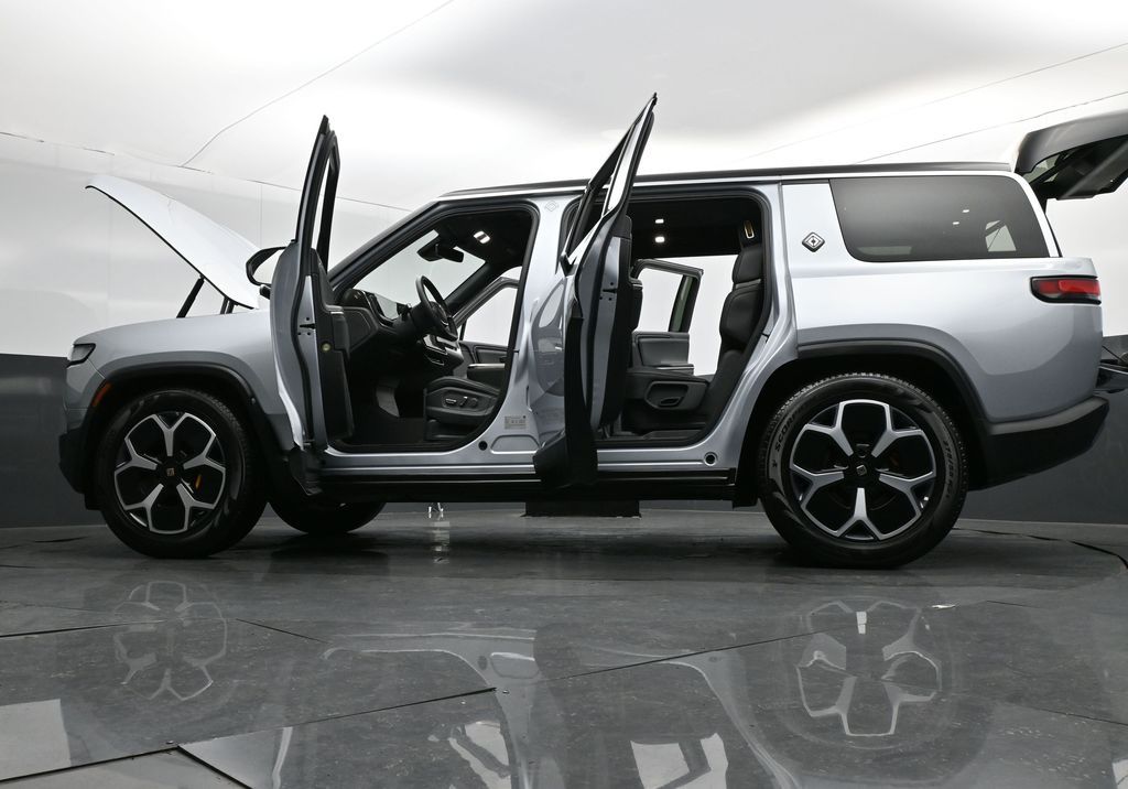2023 Rivian R1S Adventure