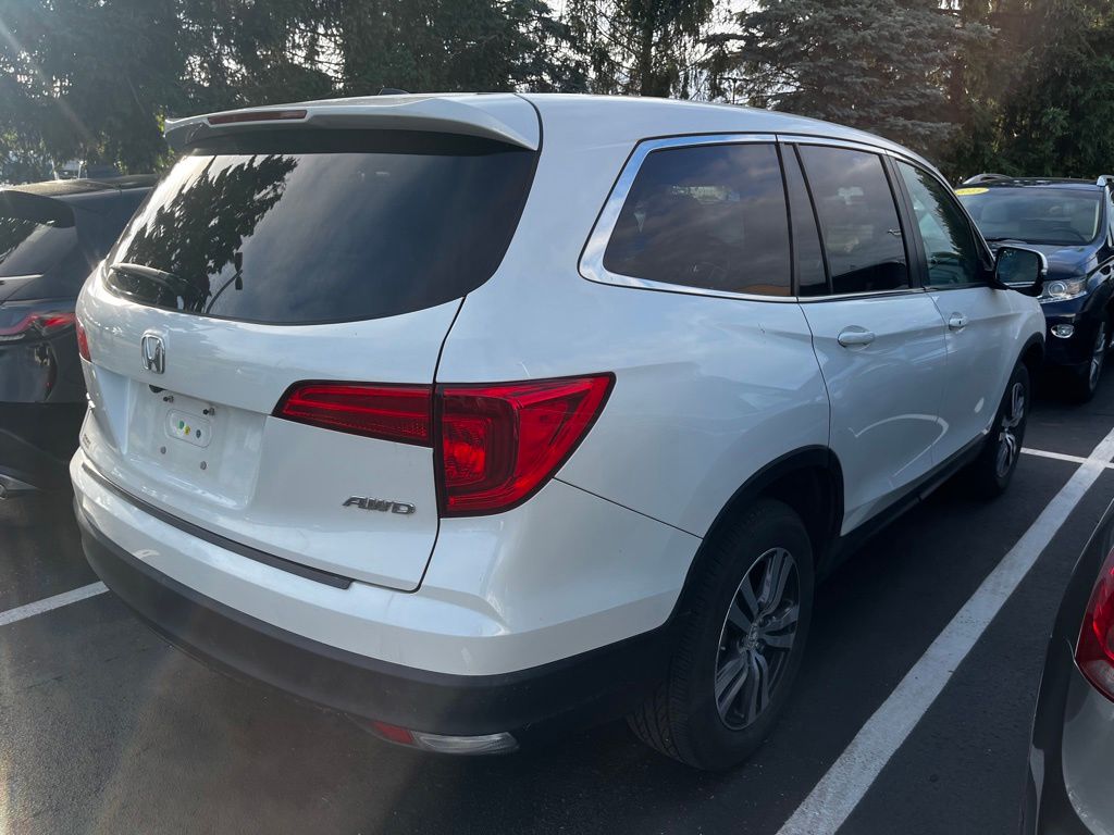 Thumbnail: 2016 Honda Pilot - 4