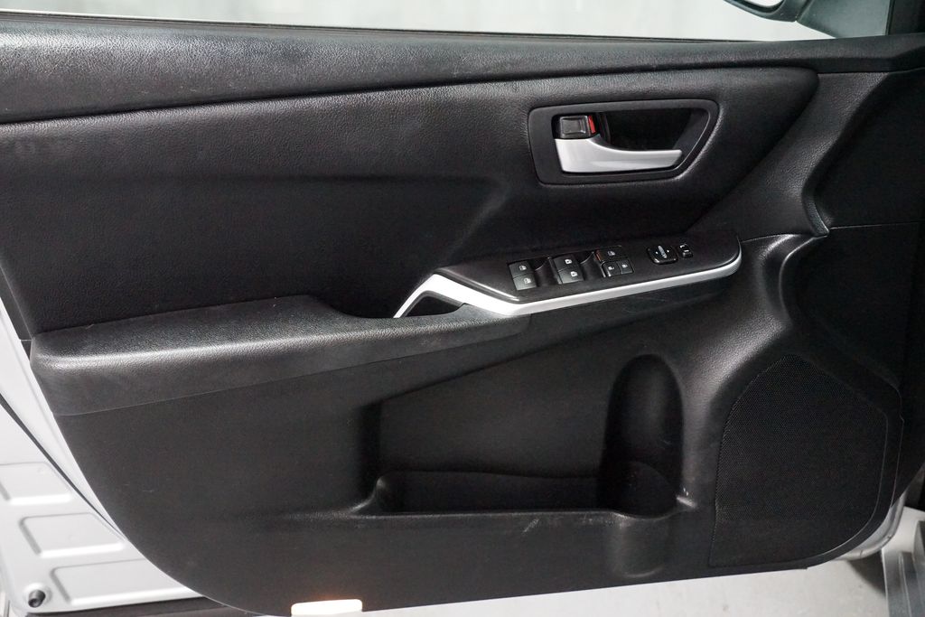 Thumbnail: 2017 Toyota Camry - 26