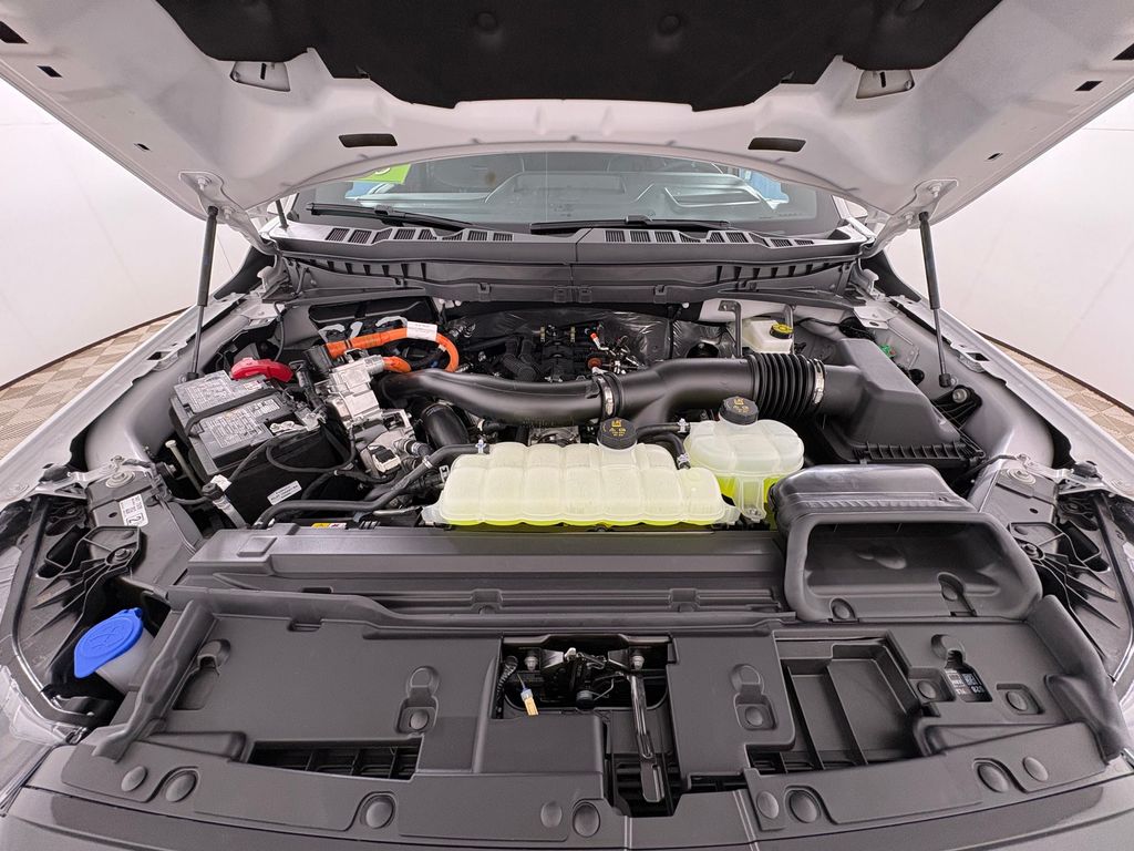 New 2026 White Ford Platinum image 32