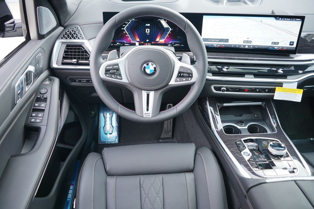 Thumbnail: 2026 BMW X7 - 14